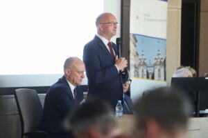 29.05.2023. Kielce. VI ogólnopolska konferencja naukowa z cyklu: Wyzwania rozwojowe Polski w Europie. Na zdjęciu Piotr Wawrzyk - wiceminister spraw zagranicznych / Fot. Wiktor Taszłow - Radio Kielce