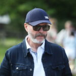 29.05.2023. Tokarnia. Dzień otwarty dla mediów na planie filmu o Kargulu i Pawlaku. Na zdjęciu Artur Żmijewski - reżyser filmu. / Fot. Wiktor Taszłow - Radio Kielce