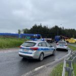 19.05.2023. Cedzyna. S74/DK74. Specjalistyczny pojazd ciężarowy utknął na rondzie / Fot. Piotr Kwaśniewski – Radio Kielce