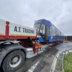 19.05.2023. Cedzyna. S74/DK74. Specjalistyczny pojazd ciężarowy utknął na rondzie / Fot. Piotr Kwaśniewski – Radio Kielce