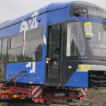 19.05.2023. Cedzyna. S74/DK74. Specjalistyczny pojazd ciężarowy utknął na rondzie / Fot. Piotr Kwaśniewski – Radio Kielce