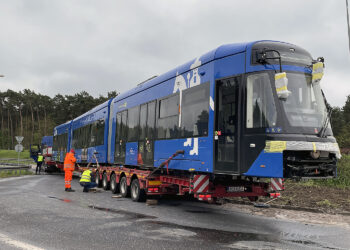 Wielkogabarytowy transport zablokował rondo w Cedzynie