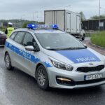 19.05.2023. Cedzyna. S74/DK74. Specjalistyczny pojazd ciężarowy utknął na rondzie / Fot. Piotr Kwaśniewski – Radio Kielce