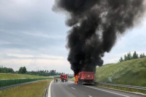 Pożar ciężarówki na trasie S7 - Radio Kielce