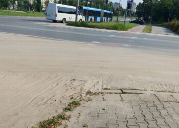 Piach na ulicach stał się nowym symbolem Kielc?