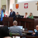 30.06.2023. Kielce. Sesja rady miasta. Na zdjęciu: Bogdan Wenta - prezydent Kielc przedstawia sprawozdanie ze swojej działalności / Fot. Marcin Marszałek - Radio Kielce