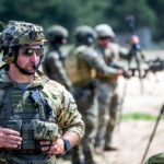31.05.2023. Toruń. Szkolenie snajperów realizowane w ramach rozpoczętego cyklu szkoleń Terytorialsów z różnych Brygad OT oraz funkcjonariuszy Straży Granicznej i Policji we współpracy z instruktorami Gwardii Narodowej Stanu Illinois / Fot. PAP - Tytus Żmijewski