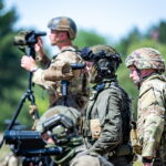 31.05.2023. Toruń. Szkolenie snajperów realizowane w ramach rozpoczętego cyklu szkoleń Terytorialsów z różnych Brygad OT oraz funkcjonariuszy Straży Granicznej i Policji we współpracy z instruktorami Gwardii Narodowej Stanu Illinois / Fot. PAP - Tytus Żmijewski