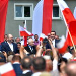 24.06.2023. Bogatynia. Wiec Zjednoczonej Prawicy. Na zdjęciu (od lewej): premier Mateusz Morawiecki, wicepremier, prezes PiS Jarosław Kaczyński, minister sprawiedliwości, prokurator generalny Zbigniew Ziobro, lider Partii Republikańskiej, europoseł Adam Bielan i wiceminister obrony narodowej i prezes Stowarzyszenia OdNowa RP Marcin Ociepa. / Fot. Sebastian Borowski - PAP.