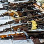Broń i amunicja przejęte przez kieleckich funkcjonariuszy CBŚP / Fot. CBŚP