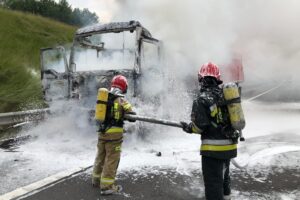 14.06.2023. Skarżysko-Kamienna. Trasa S7. Pożar ciężarówki / Fot. asp. Arkadiusz Zięba KP PSP Skarżysko-Kamienna