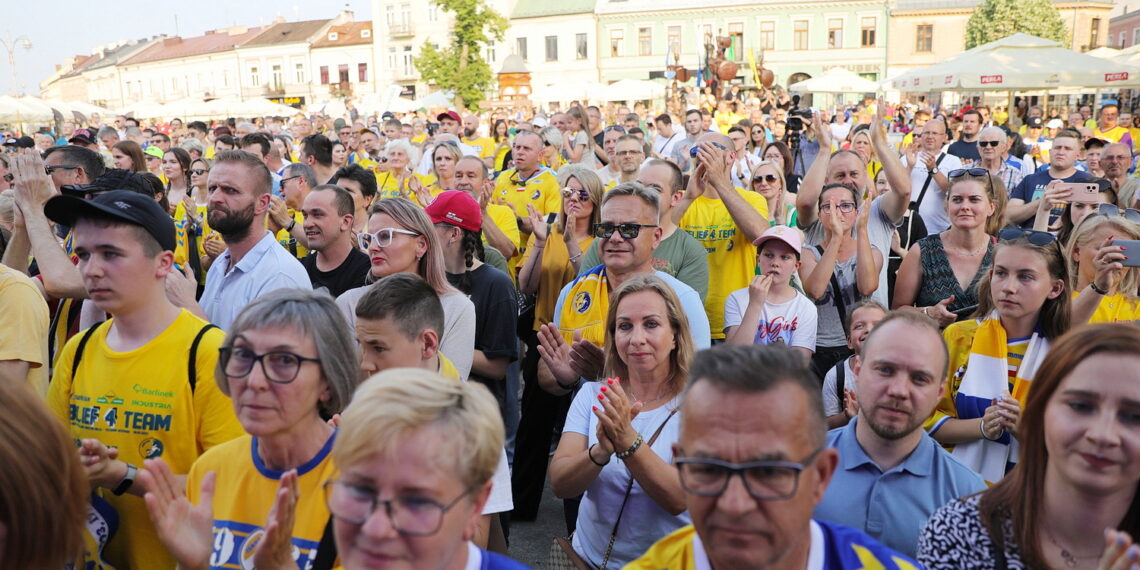 20.06.2023. Kielce. Spotkanie piłkarzy i działaczy Barlinek Industria Kielce z kibicami / Fot. Wiktor Taszłow - Radio Kielce