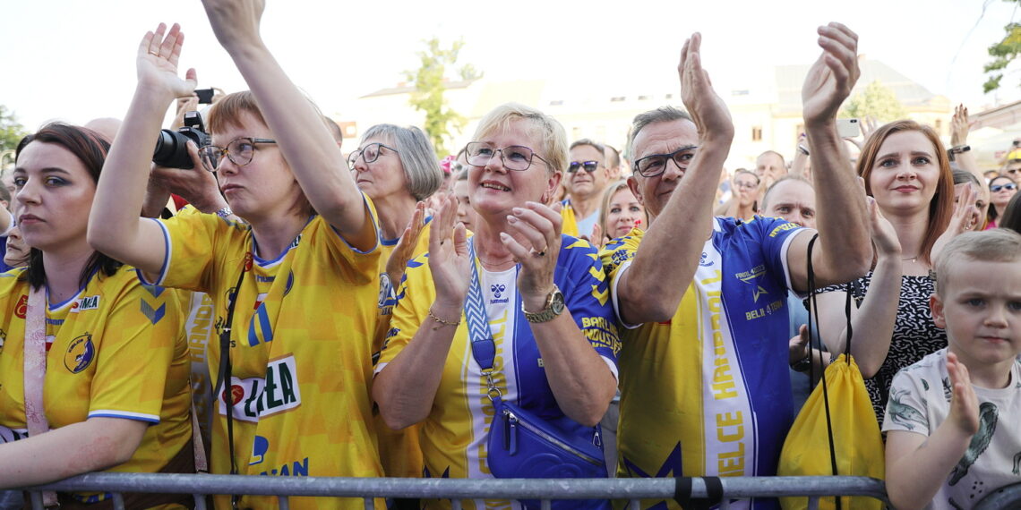 20.06.2023. Kielce. Spotkanie piłkarzy i działaczy Barlinek Industria Kielce z kibicami / Fot. Wiktor Taszłow - Radio Kielce