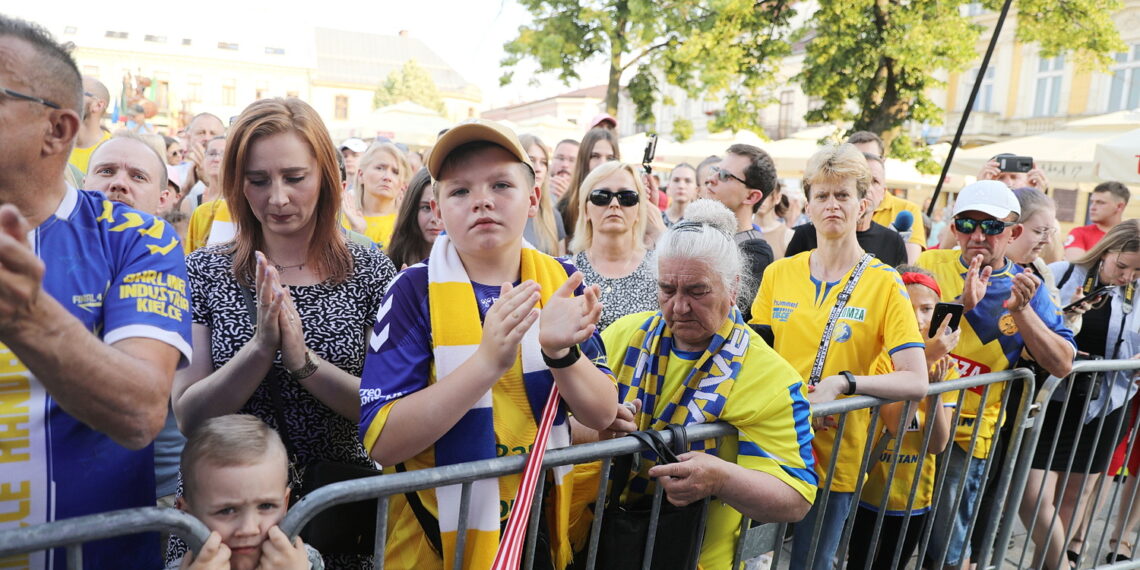 20.06.2023. Kielce. Spotkanie piłkarzy i działaczy Barlinek Industria Kielce z kibicami / Fot. Wiktor Taszłow - Radio Kielce