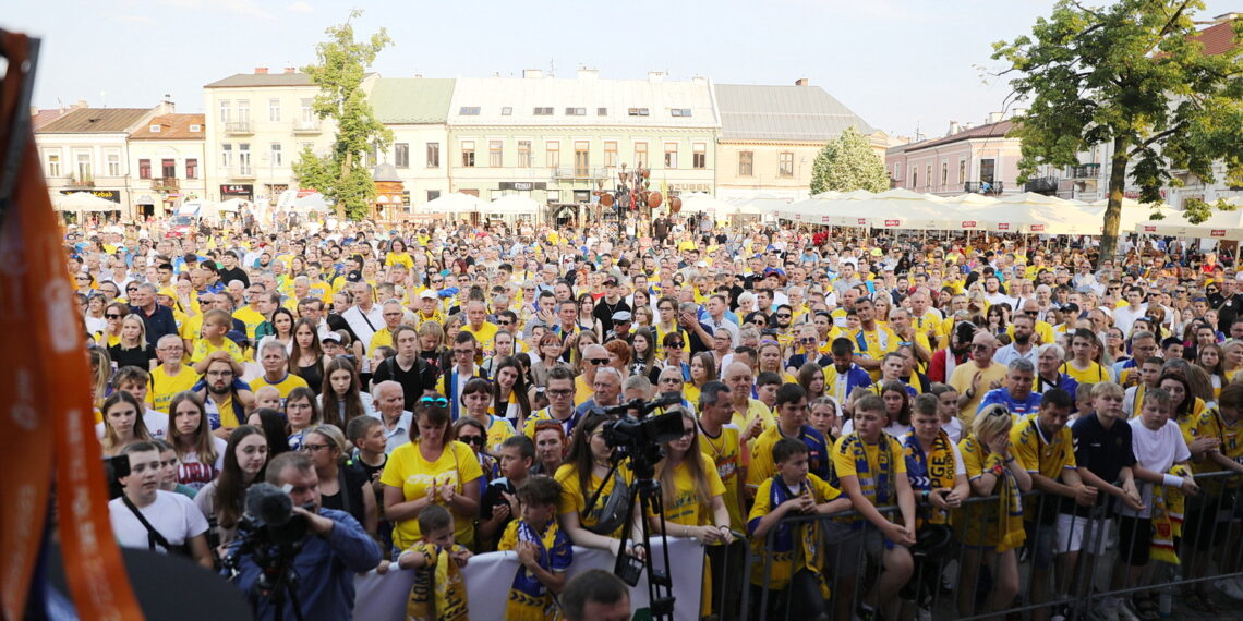 20.06.2023. Kielce. Spotkanie piłkarzy i działaczy Barlinek Industria Kielce z kibicami / Fot. Wiktor Taszłow - Radio Kielce