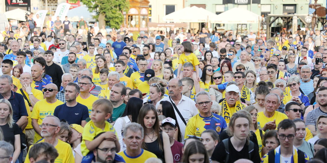 20.06.2023. Kielce. Spotkanie piłkarzy i działaczy Barlinek Industria Kielce z kibicami / Fot. Wiktor Taszłow - Radio Kielce