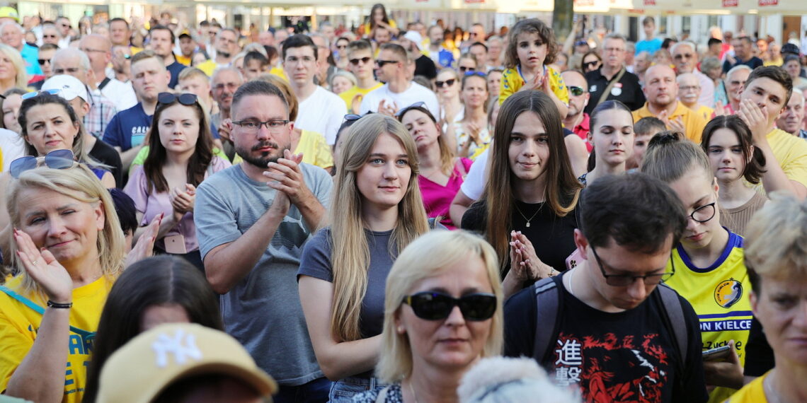 20.06.2023. Kielce. Spotkanie piłkarzy i działaczy Barlinek Industria Kielce z kibicami / Fot. Wiktor Taszłow - Radio Kielce