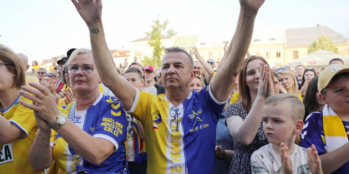 20.06.2023. Kielce. Spotkanie piłkarzy i działaczy Barlinek Industria Kielce z kibicami / Fot. Wiktor Taszłow - Radio Kielce