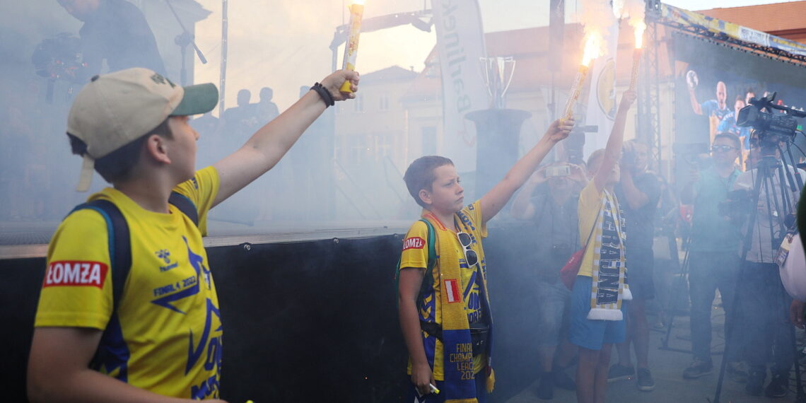 20.06.2023. Kielce. Spotkanie piłkarzy i działaczy Barlinek Industria Kielce z kibicami / Fot. Wiktor Taszłow - Radio Kielce