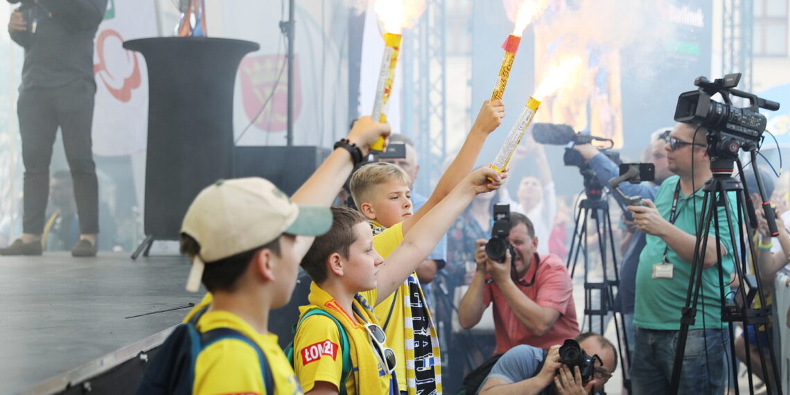 20.06.2023. Kielce. Spotkanie piłkarzy i działaczy Barlinek Industria Kielce z kibicami / Fot. Wiktor Taszłow - Radio Kielce