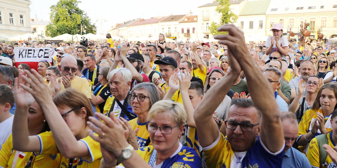 20.06.2023. Kielce. Spotkanie piłkarzy i działaczy Barlinek Industria Kielce z kibicami / Fot. Wiktor Taszłow - Radio Kielce