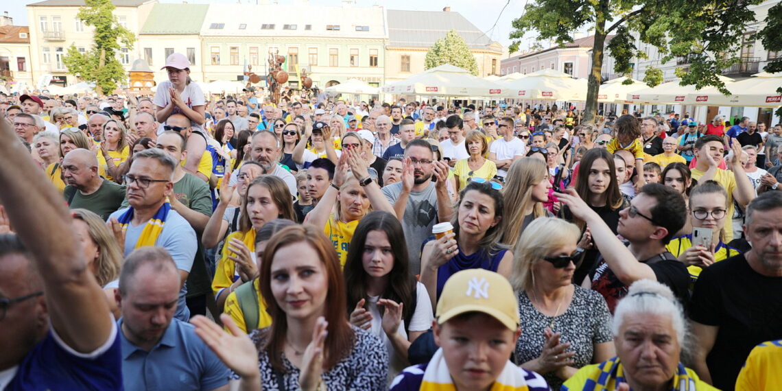 20.06.2023. Kielce. Spotkanie piłkarzy i działaczy Barlinek Industria Kielce z kibicami / Fot. Wiktor Taszłow - Radio Kielce