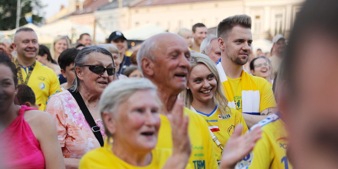 20.06.2023. Kielce. Spotkanie piłkarzy i działaczy Barlinek Industria Kielce z kibicami / Fot. Wiktor Taszłow - Radio Kielce