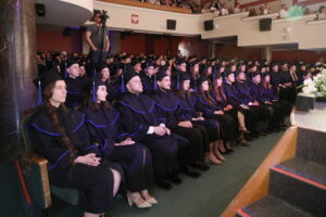 29.06.2023. Kielce. Studenci Collegium Medicum UJK odebrali dyplomy i złożyli przyrzeczenia lekarskie / Fot. Wiktor Taszłow - Radio Kielce