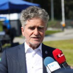 05.06.2023. Kielce. Piknik z okazji Światowego Dnia Środowiska. Na zdjęciu: Krzysztof Słoń - senator PiS / Fot. Wiktor Taszłow - Radio Kielce