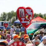 05.06.2023. Masłów. Spotkanie z osobami niepełnosprawnymi. Polowa msza święta pod przewodnictwem biskupa Mariana Florczyka / Fot. Wiktor Taszłow - Radio Kielce