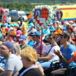 05.06.2023. Masłów. Spotkanie z osobami niepełnosprawnymi. Polowa msza święta pod przewodnictwem biskupa Mariana Florczyka / Fot. Wiktor Taszłow - Radio Kielce