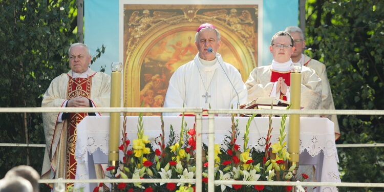 Biskup Piotrowski: wielką moc ma eucharystia