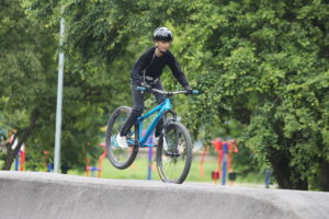 08.06.2023. Kielce, Park Baranowski. Pumptrack. / Fot. Wiktor Taszłow - Radio Kielce