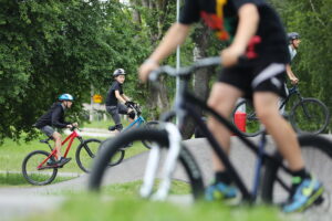 08.06.2023. Kielce, Park Baranowski. Pumptrack. / Fot. Wiktor Taszłow - Radio Kielce