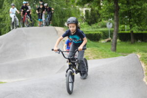 08.06.2023. Kielce, Park Baranowski. Pumptrack. / Fot. Wiktor Taszłow - Radio Kielce