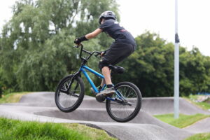 08.06.2023. Kielce, Park Baranowski. Pumptrack. / Fot. Wiktor Taszłow - Radio Kielce