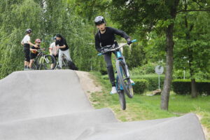 08.06.2023. Kielce, Park Baranowski. Pumptrack. / Fot. Wiktor Taszłow - Radio Kielce