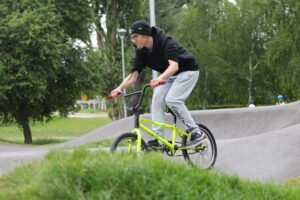 08.06.2023. Kielce, Park Baranowski. Pumptrack. / Fot. Wiktor Taszłow - Radio Kielce