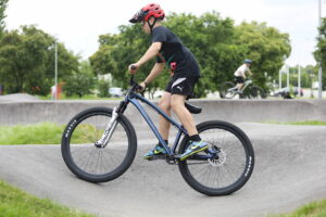 08.06.2023. Kielce, Park Baranowski. Pumptrack. / Fot. Wiktor Taszłow - Radio Kielce