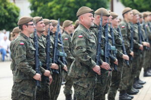 11.06.2023. Chęciny. Przysięga żołnierzy 10. Świętokrzyskiej Brygady Obrony Terytorialnej / Fot. Wiktor Taszłow - Radio Kielce