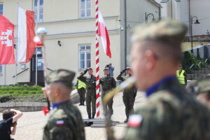 11.06.2023. Chęciny. Przysięga żołnierzy 10. Świętokrzyskiej Brygady Obrony Terytorialnej / Fot. Wiktor Taszłow - Radio Kielce