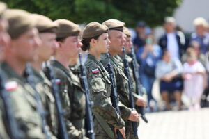 11.06.2023. Chęciny. Przysięga żołnierzy 10. Świętokrzyskiej Brygady Obrony Terytorialnej / Fot. Wiktor Taszłow - Radio Kielce