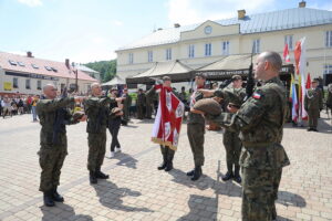 11.06.2023. Chęciny. Przysięga żołnierzy 10. Świętokrzyskiej Brygady Obrony Terytorialnej / Fot. Wiktor Taszłow - Radio Kielce