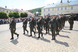 11.06.2023. Chęciny. Przysięga żołnierzy 10. Świętokrzyskiej Brygady Obrony Terytorialnej / Fot. Wiktor Taszłow - Radio Kielce