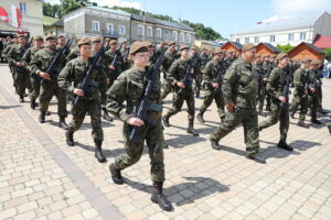 11.06.2023. Chęciny. Przysięga żołnierzy 10. Świętokrzyskiej Brygady Obrony Terytorialnej / Fot. Wiktor Taszłow - Radio Kielce