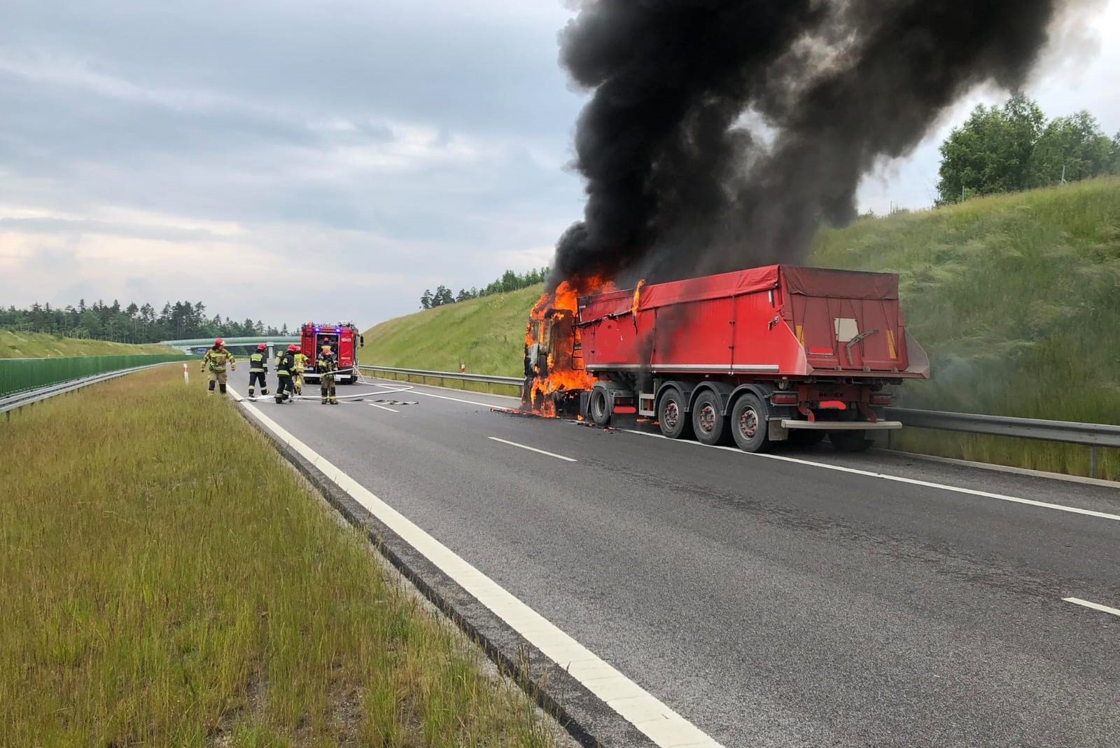 Pożar ciężarówki na trasie S7