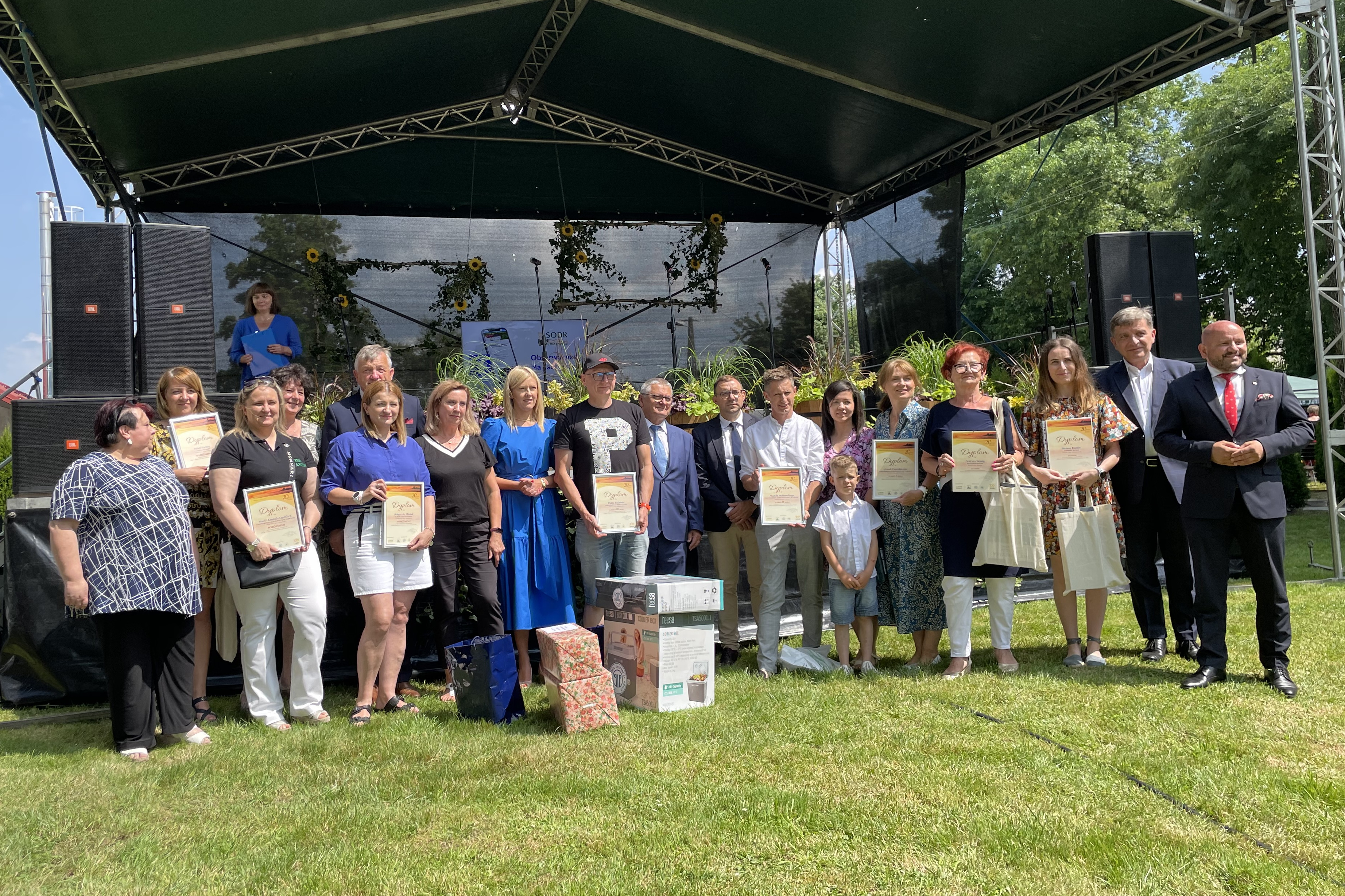 Championy wśród krów oraz stodoły z klimatyzacją