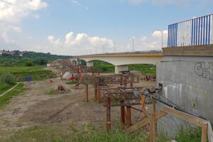 16.06.2023. Sandomierz. Konstrukcja starego mostu została całkowicie rozebrana / Fot. GDDKiA