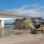 16.06.2023. Sandomierz. Konstrukcja starego mostu została całkowicie rozebrana / Fot. GDDKiA