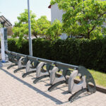 Pińczów. Stacja rowerów przy boisku sportowym na osiedlu Grodzisko / Fot. Marta Gajda-Kruk – Radio Kielce